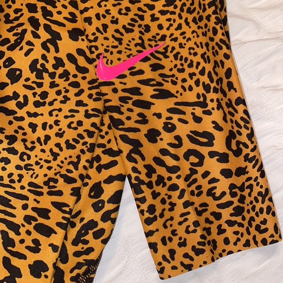 Nike One Lux Tight Fit Leopard Print 🐆 - Picture 3 of 3